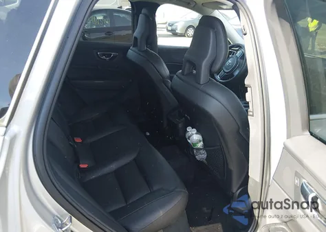 2018 Volvo Xc60 T5 Momentum из США, поврежденный, VIN LYV102RK7JB097089